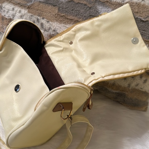 Cream purse. No Brand tag. - Picture 8 of 16